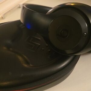 Black Wireless Headphones with Case